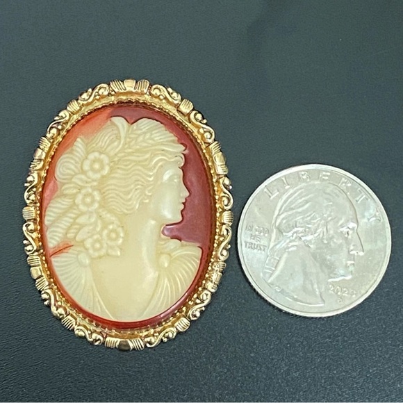 Vintage Unsigned Victorian Lady Cameo Gold-tone Brooch 12g - Picture 4 of 13